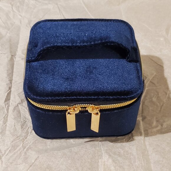 NIB Brouk & Co Leah Travel Jewelry Case with Pouch in Blue Velvet - Picture 1 of 8
